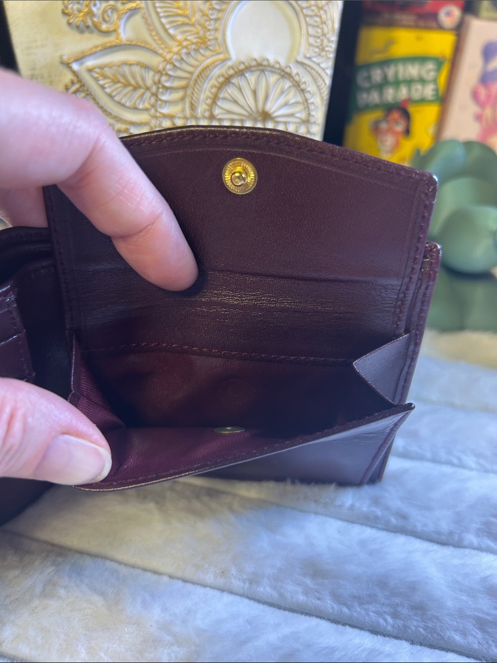 Valentino Garavani Leather Wallet in Burgundy with Gold Logo - Picture 5 of 6